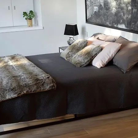 New York Apartment *